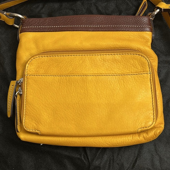 B. Makowsky Yellow and Brown cheetah print interior Crossbody purse w/dust bag - Picture 3 of 13